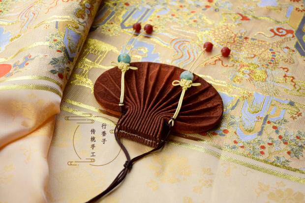 (Rows Incense) (Knowing Autumn Flat Waist Round Pocketbooks) Positive Silk Material Deep Autumn Color Hanfu Accessories Peripheral sachet