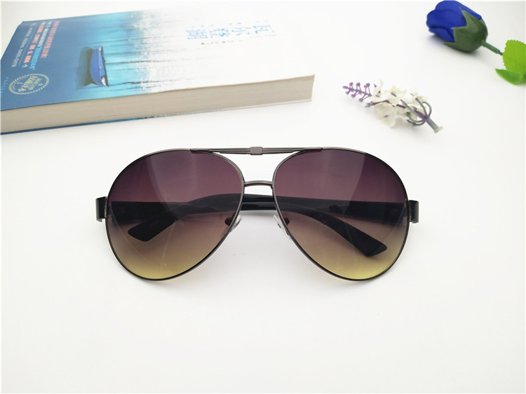 Nam kim loại đơn giản khung kính mát bán buôn 蛤蟆 gương thủy triều mát mẻ cổ điển phong cách sunglasses UV khuyến mãi