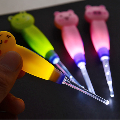 Luminous digging ear spoons adult hollowing out ear deity tools suit children's earburette ears clean out of the ear spoon