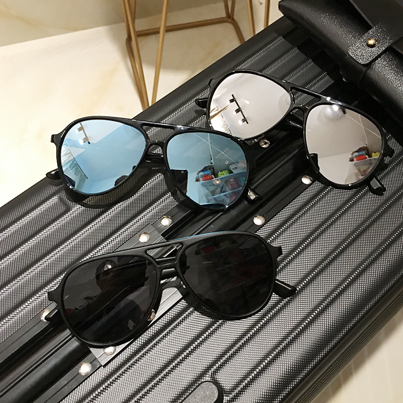 Ultra-light pilot toad mirror men and women trend personality sunglasses 2021 new model tide polarized tide people driving sunglasses