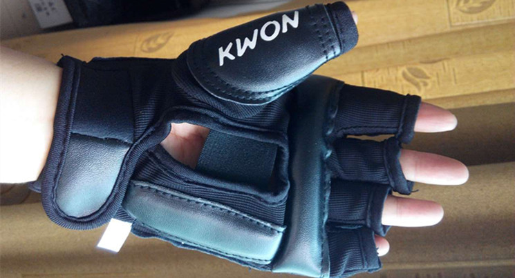Găng tay taekwondo găng tay thương hiệu KWON găng tay bảo vệ võ thuật Sanda chiến đấu thực hành nửa ngón tay WTF găng tay đấm bốc bao đấm bốc