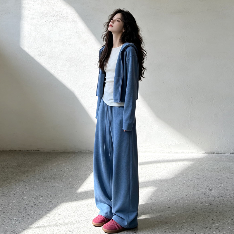 2026 Early Autumn New Casual Sports Suit for Women, Spring and Autumn Hooded Short Jacket, High-Waisted Wide-Leg Pants Two-Piece Set 2026 Early Autumn New Casual Sports Suit for Women, Spring and Autumn Hooded Short Jacket, High-Waisted Wide-Leg Pants Two-Piece Set