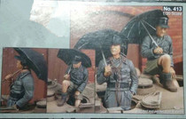 1:35 resin people 2 people with umbrellas