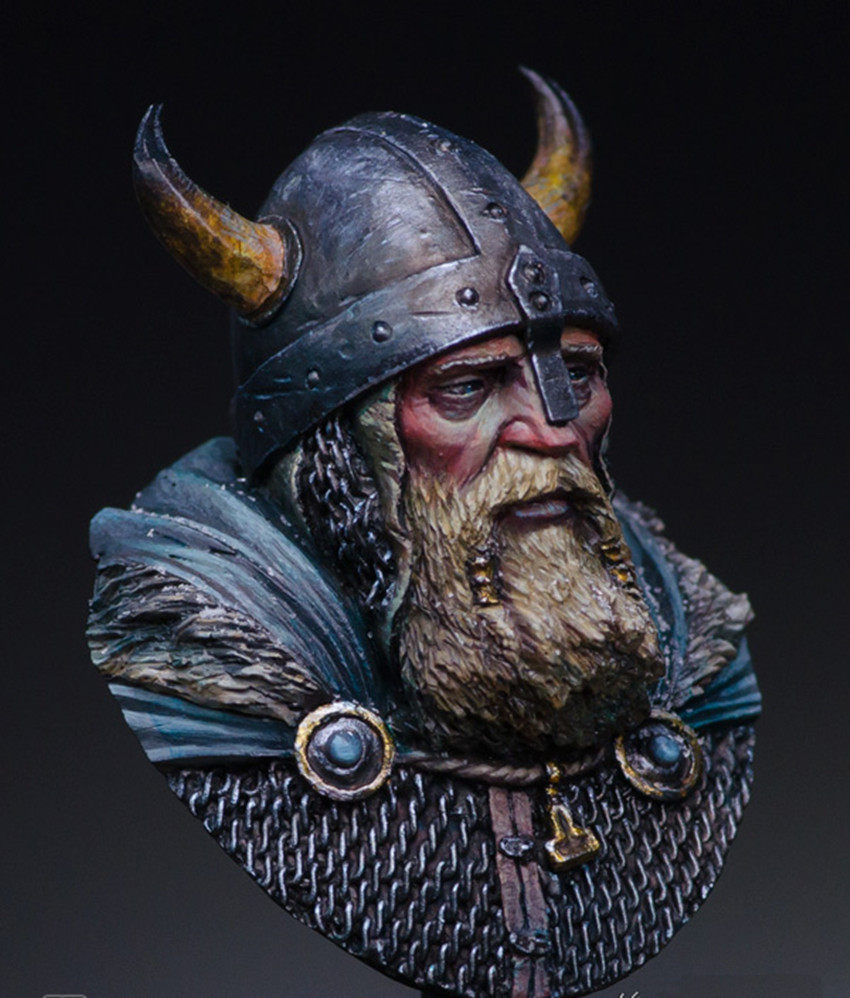 1:16 Resin chest image Ancient warrior chest 97