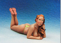 1:35 Resin Soldier Beach Beauty S25
