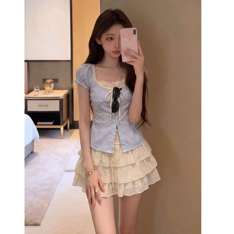 Blue and White Striped Square-Neck Short-Sleeved Top for Women with Lace Trim, Tie Waist, Slit, Sweet Girl Style, Slim Fit, Short Shirt Blue and White Striped Square-Neck Short-Sleeved Top for Women with Lace Trim, Tie Waist, Slit, Sweet Girl Style, Slim Fit, Short Shirt