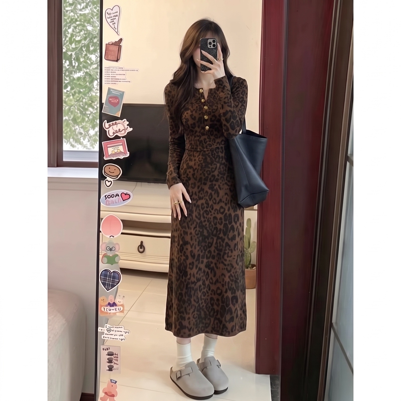 Vintage-Style V-Neck Half-Button Leopard Print Dress for Women, Autumn Season, Waist-Cinching, Slimming, Drapey, Over-The-Knee Long Dress Vintage-Style V-Neck Half-Button Leopard Print Dress for Women, Autumn Season, Waist-Cinching, Slimming, Drapey, Over-The-Knee Long Dress