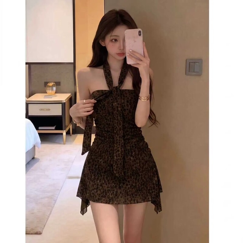 Y2K Hot Girl Style Leopard Print Halter Neck Short Skirt for Women, New Summer Style with Side Ruching, Slimming, Petite, Bodycon Dress Y2K Hot Girl Style Leopard Print Halter Neck Short Skirt for Women, New Summer Style with Side Ruching, Slimming, Petite, Bodycon Dress