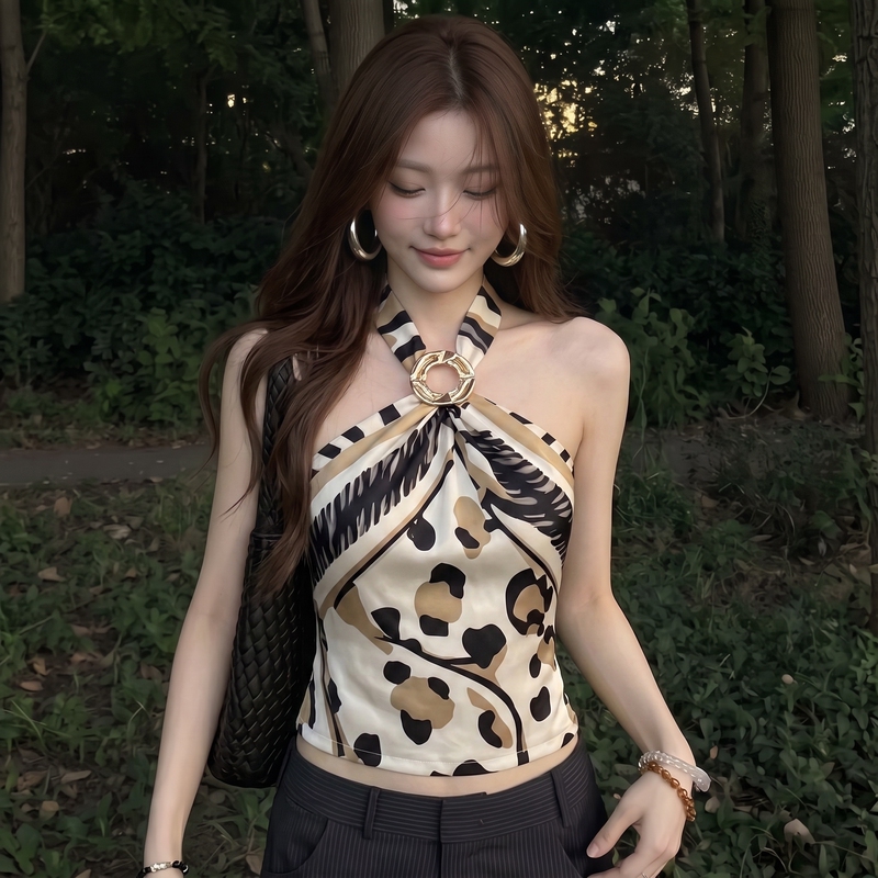 Korean-Style Resort Fashion with a French Hot Girl Vibe, Stylish 2026 Summer New Leopard Print Tank Top, Versatile and Slim-Fitting Halter Neck