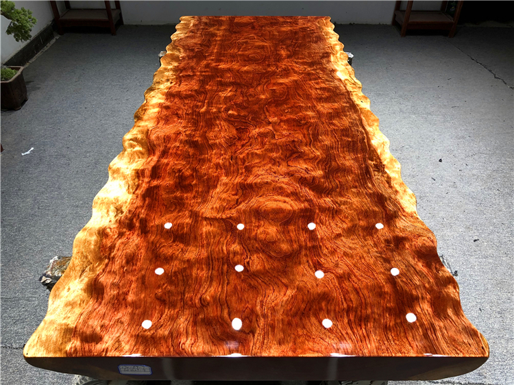 Size: 170 * 69 * 7 boutique flame textured solid wood large plate Natural side