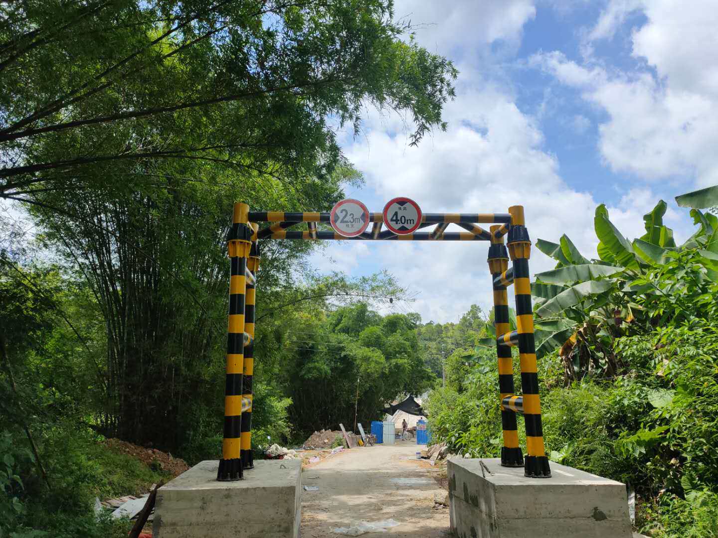 Manufacturer set to make expressway various limited overhead gantry frames limited height and width signs and village road highway culvert height