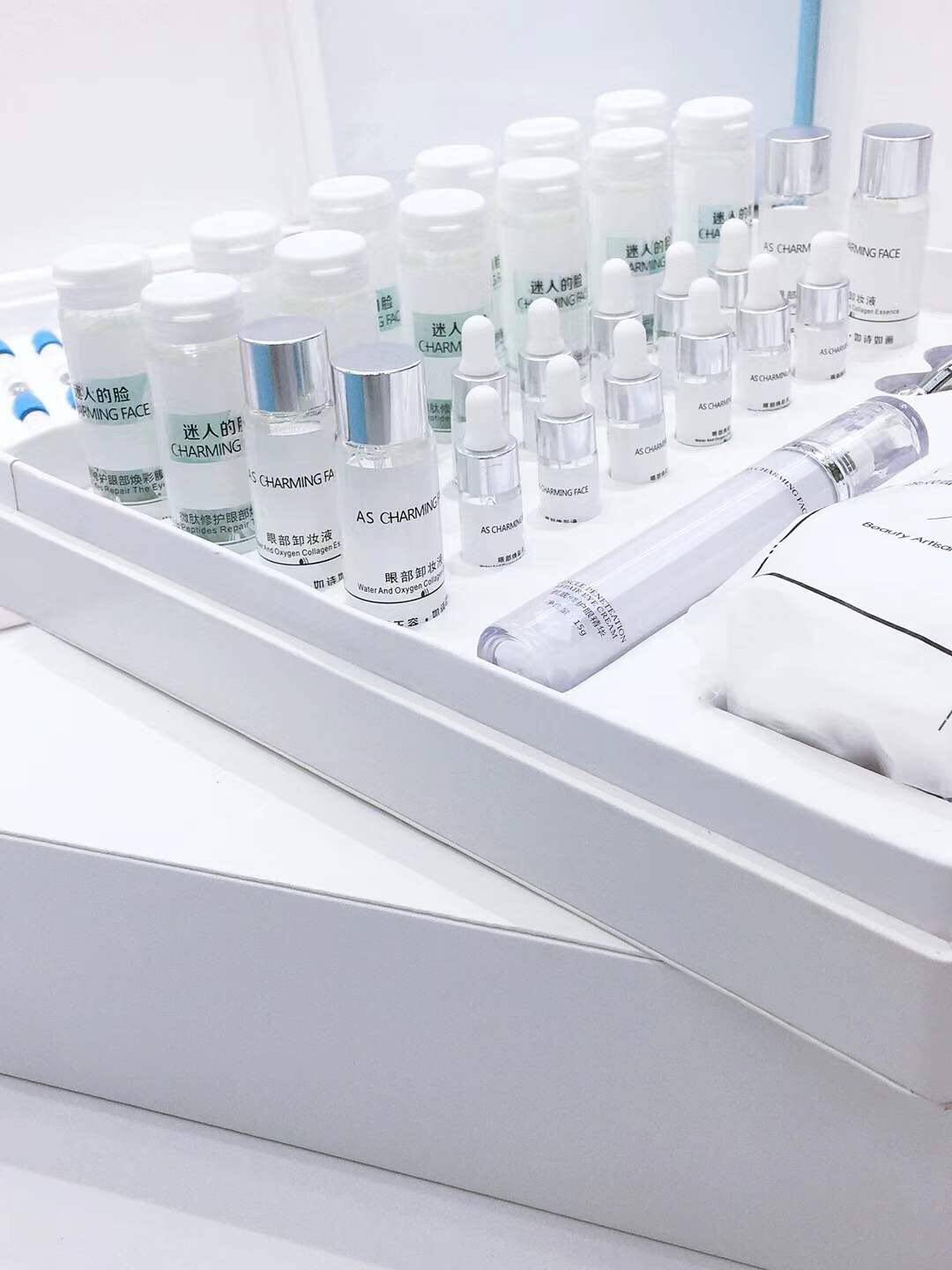 High-end beauty salon-specific eye care kit fades dark circles and tightens the end of the eye lines to lift the included instrument