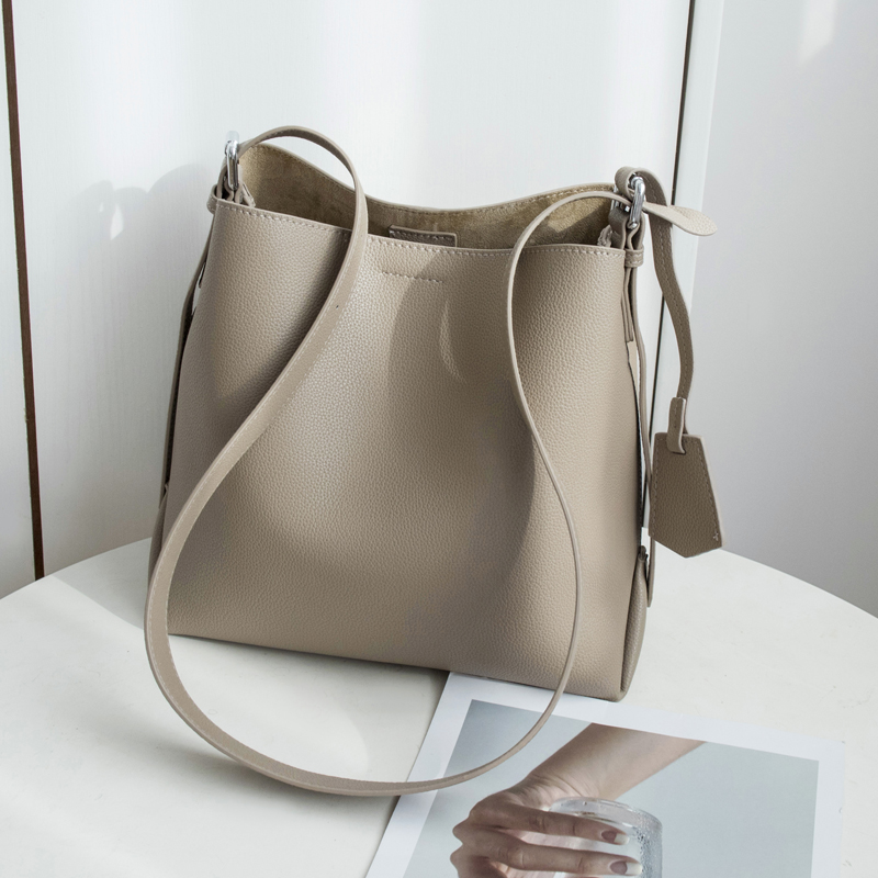 France DUDK Light Extravagant Bags Women 2022 New Tide 100 Hitch Large Capacity Bucket Bag Genuine Leather Magnetic Buttoned Satchel Bag