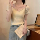 Красный трикотажный свитер, квадратный вырез, облегающий крой, французский стиль