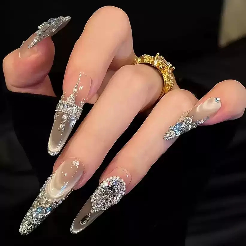Autumn Vegas High-End Cat-Eye Nail Art with a Dazzling Atmosphere, Long Version with Zircon and Rhinestone Inlays, Light Luxury Full Diamond Manicure Autumn Vegas High-End Cat-Eye Nail Art with a Dazzling Atmosphere, Long Version with Zircon and Rhinestone Inlays, Light Luxury Full Diamond Manicure