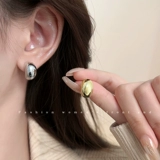 Глянцевые металлические небольшие дизайнерские серьги, 2025 года