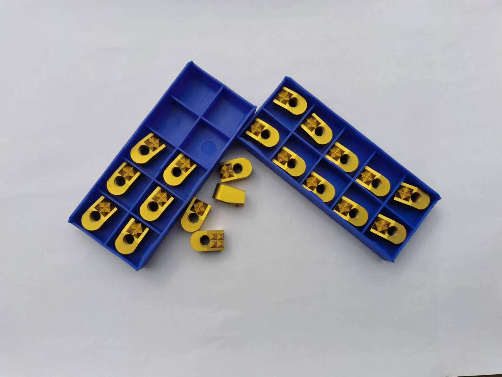 凯跃钨钢模具的LOGO