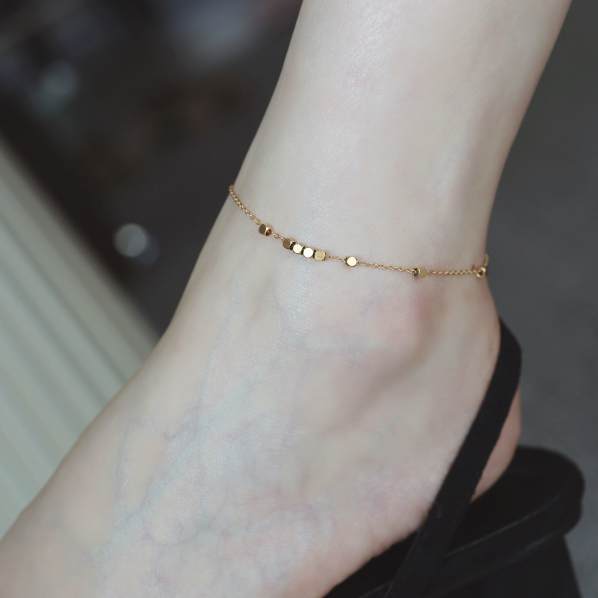 ZOXI light extravaganza small crowddesign Eight parties to chaise gold, small square sugar foot chain women not to lose color foot chain women-Taobao