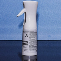 Одиночная бутылка цвета жидкого масла