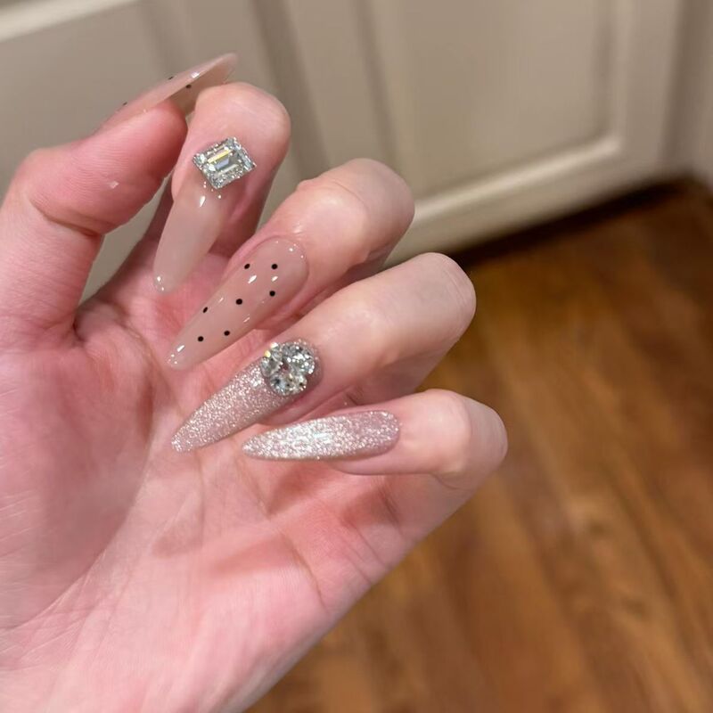 M123 Nude Transparent High-End Dazzling Wearable Nails with Polka Dots and Crushed Diamonds, Handmade Nail Art That Enhances Complexion and Exudes an Elegant Vibe