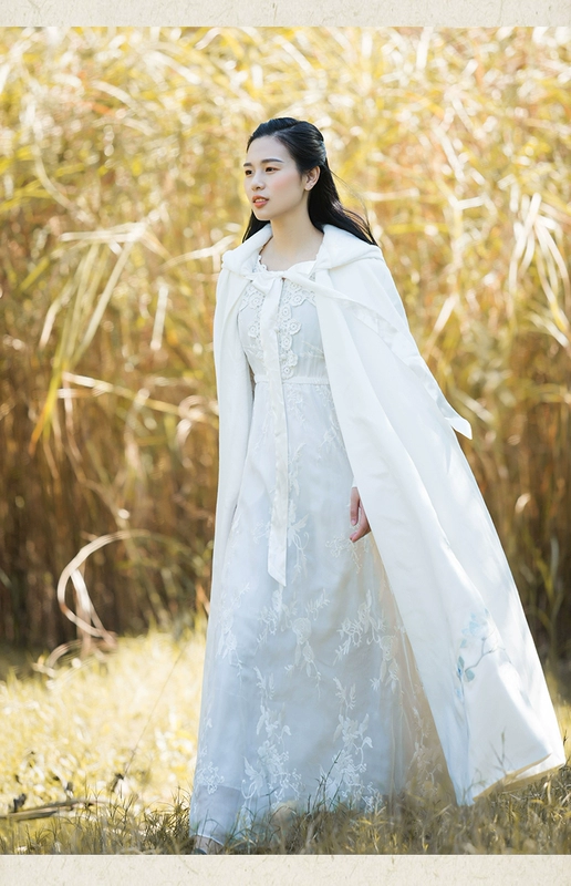 筱 辰 Hanfu áo choàng len nữ kiểu Trung Quốc mùa thu đông thêu áo choàng trùm đầu áo choàng dài cổ điển - Accentuated eo áo