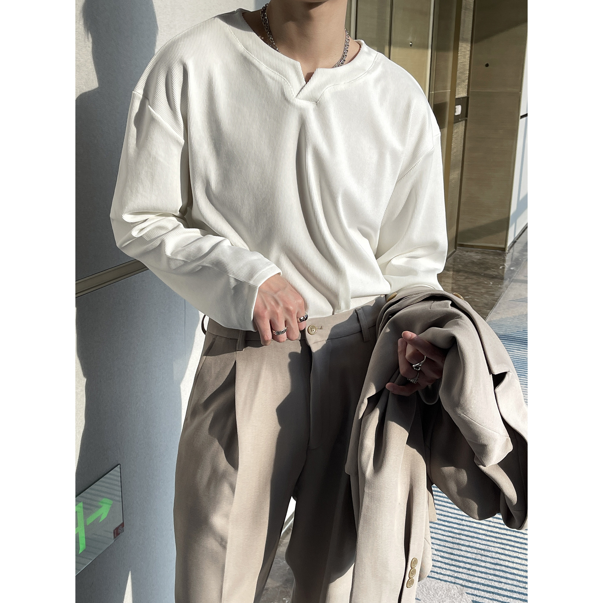 CCJE Summer long sleeves Men's bottom Korean version trendy light cooked wind small V collar pure color loose white t-shirt ins