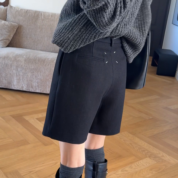 Eul2026 Autumn and Winter New Wool Thickened Mid-Length Straight-Leg Shorts, Age-Reducing Shorts, Slimming Boot Shorts for Women