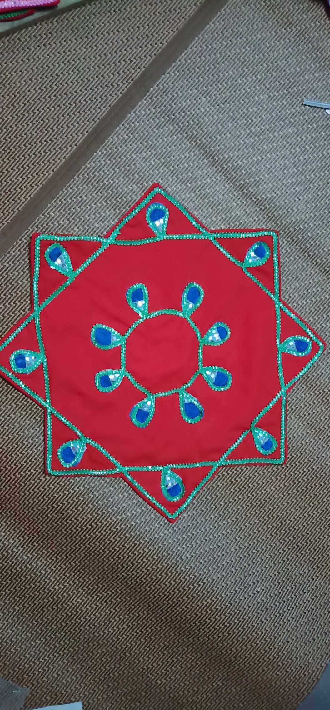 The new self-produced and self-sold professional twist Yangko Northeast two-person handkerchief flower belt hand buckle is not easy to fly out