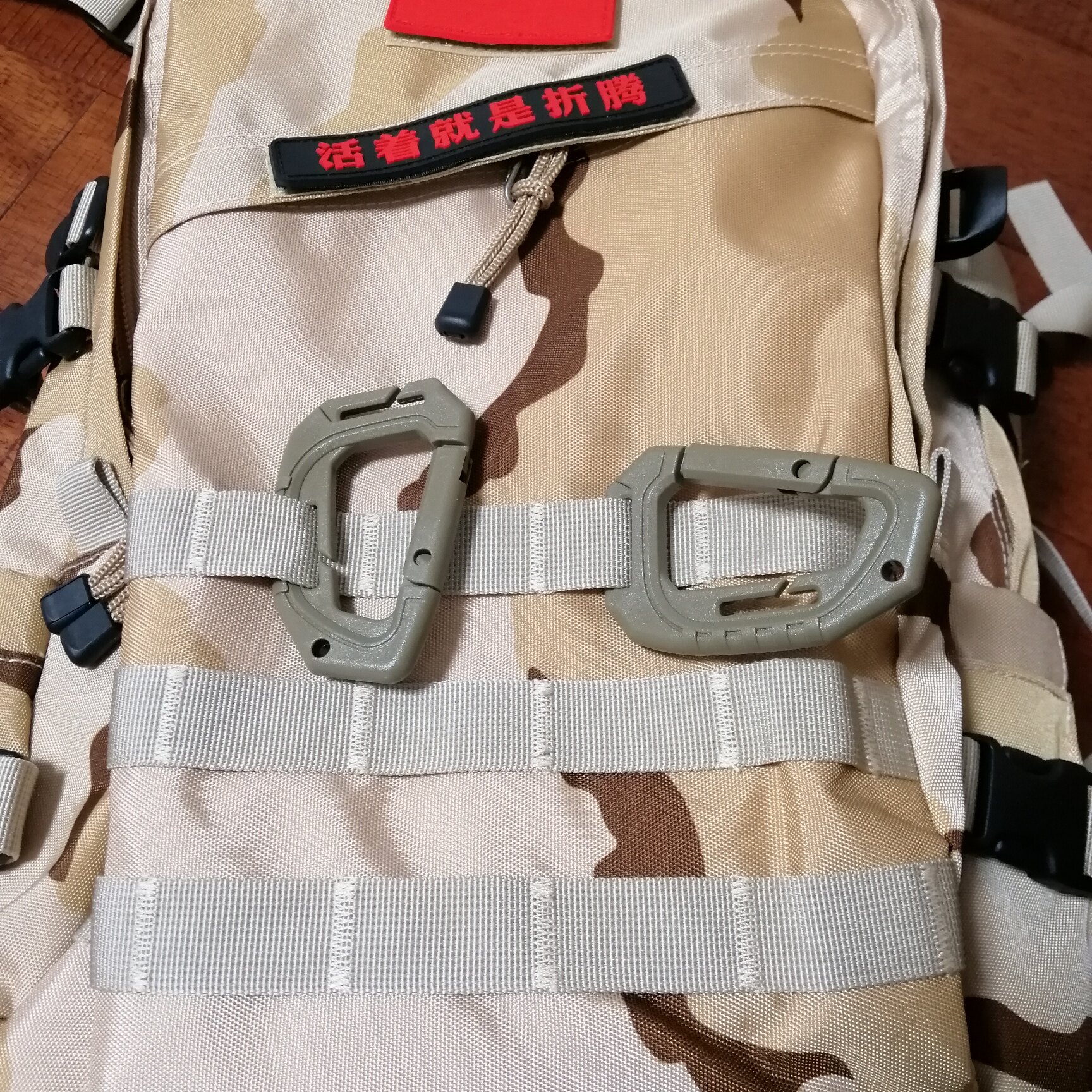 Lightweight medium - sized tactics outdoor mountaineering button mountaineering outsourced plastic steel D - type button hangs the key button