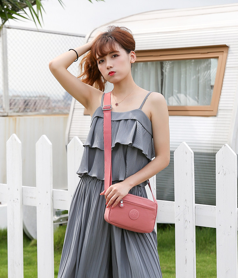 Nylon cloth anti-splashing women's messenger bag simple and versatile lightweight net red small shoulder leisure walk shopping mobile phone bag