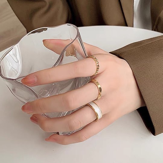 Koreanischer Ring, modisches und personalisiertes dreiteiliges Ringset, kreatives breites Nischendesign, exquisites Temperament, neue Produktempfehlung