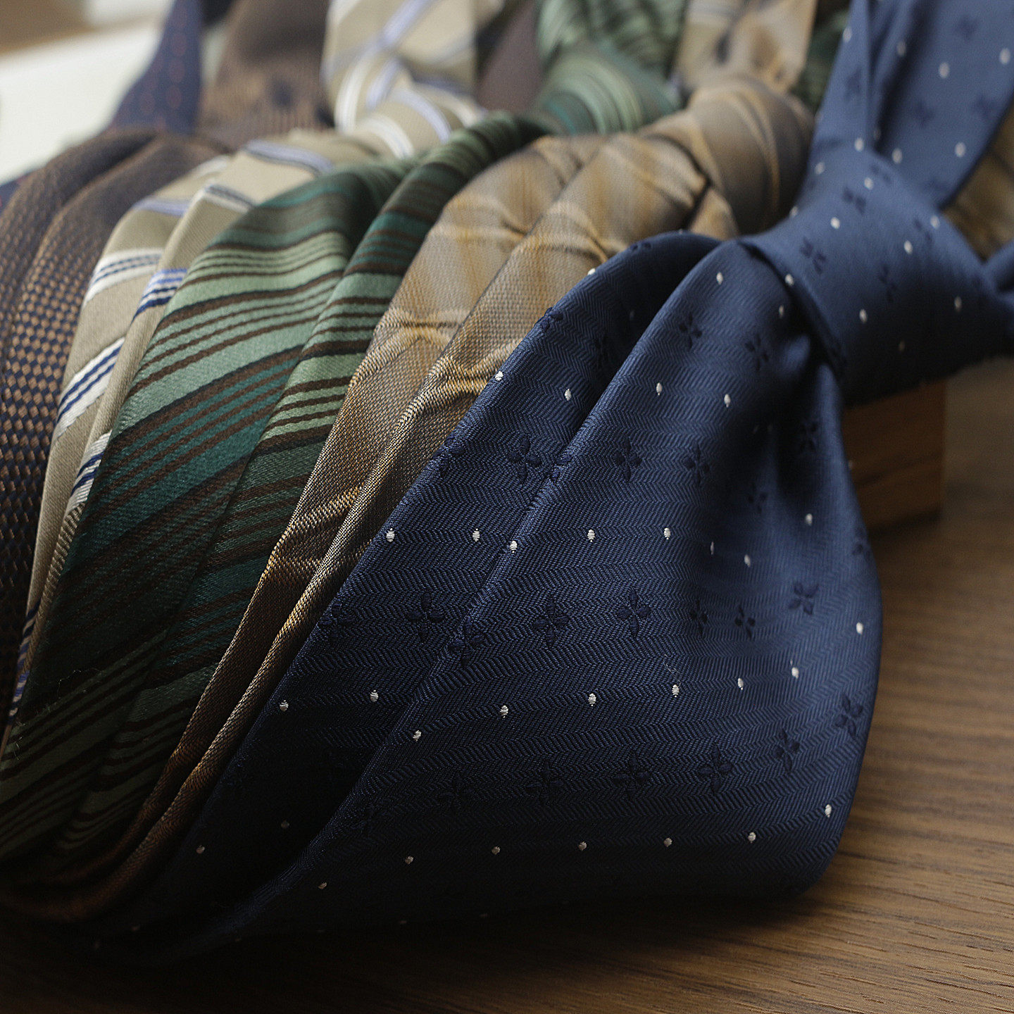 Men's Retro Classic High-Quality Silk Embroidered Tie, Brown British Floral Striped Twill 8cm Formal Wedding Tie