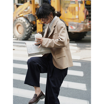 Line drawing imported fabric French retro temperament classic khaki arch pin shoulder pad single-breasted suit woman