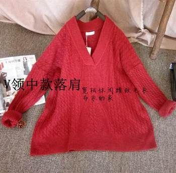 Three-dimensional v-neck dropped shoulder loose large size long-sleeved sweater
