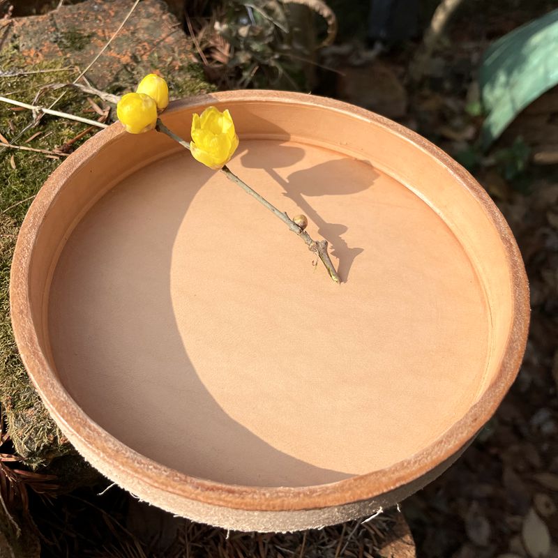 Chinese style simple round handmade head layer of cow leather dish tray Wenplay with silver decorated with tray ornament set to wake the grass pan-Taobao