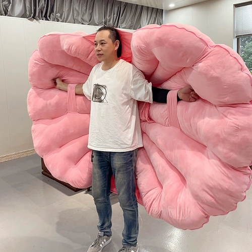 Плюшевая игрушка, подушка, большая кукла из жемчуга, диван, спальный мешок