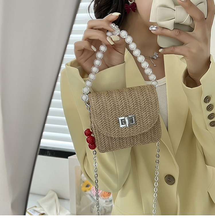 Mini Lipstick Pack Summer New Straw Pearl Hand Women's Casual Candy Color Chain Messenger Bag display picture 3