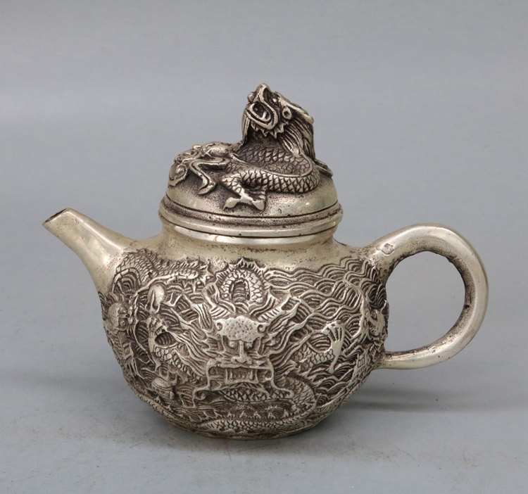 Antique bronze Qianlong Year pure copper Panlong Copper kettle Kettle Teapot White copper antique home decoration collection