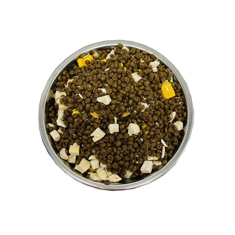 The store owner's home eats the freeze-dried cat food real chicken real egg yolk freeze-dried good cat food 