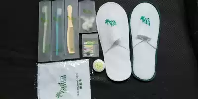 Green leather tree hotel toothbrush Green leather tree hotel tooth comb fragrance shower cap slippers factory direct sales