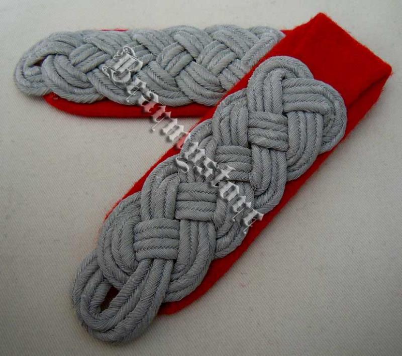 Original style German Wehrmacht assault artillery school officer wire braided epaulettes Indian silk raglan shoulders