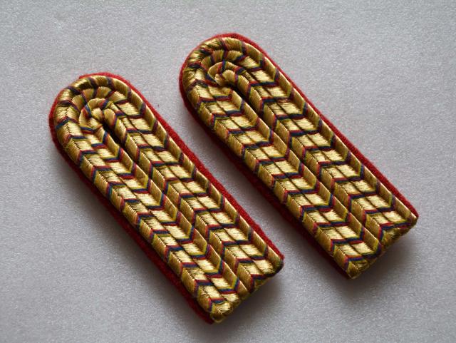 Original products Deutsche Wind Van wire braided sergeant shoulder badge India is woven golden twist thread shoulder badge