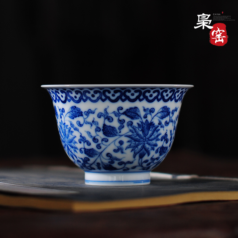 Jingdezhen blue and white ceramic sample tea cup under the glaze hand - made archaize kung fu tea lotus flower master cup single CPU