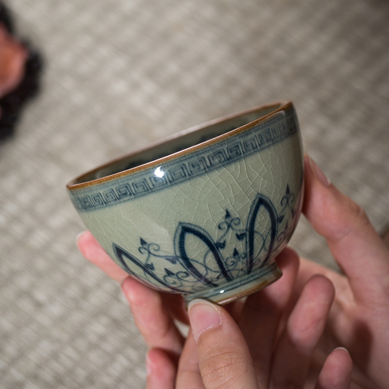 Owl up jingdezhen blue and white old manual hand - made tea maintain clay cups master single cup painting of the heart cup