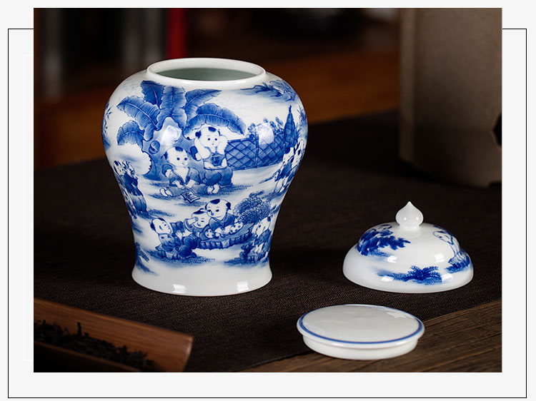 Jingdezhen blue and white porcelain hand - made caddy fixings sealed tank half jins installed under the glaze color the lad pu 'er tea storage tanks