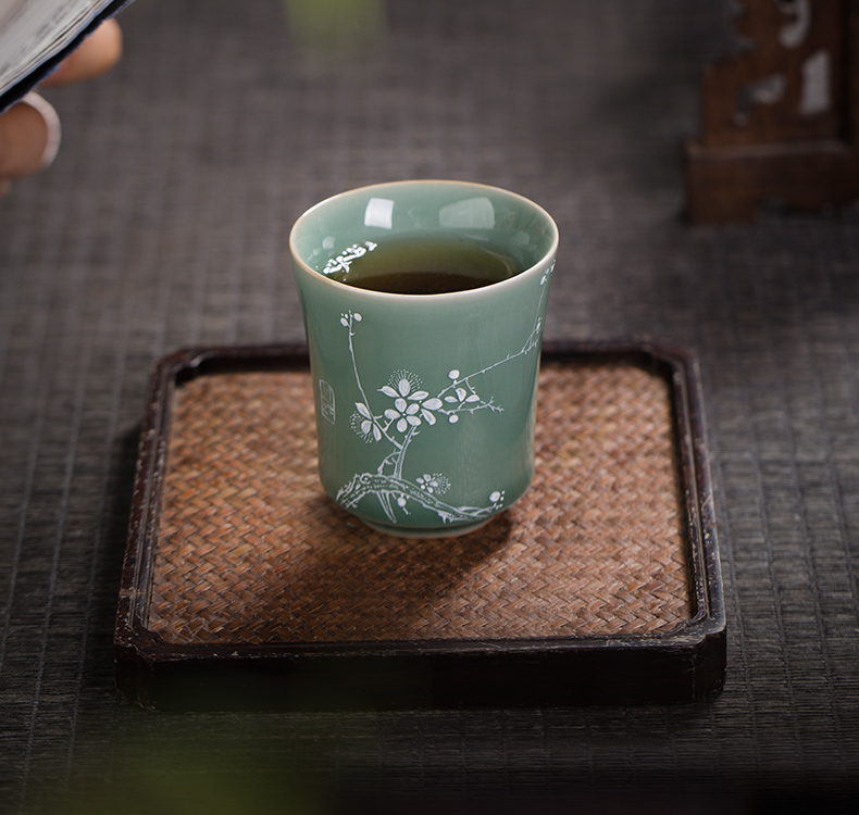 The Owl up jingdezhen tea set high temperature glaze old name plum of moss white hand - made sniff the name plum and the bamboo tea masters cup