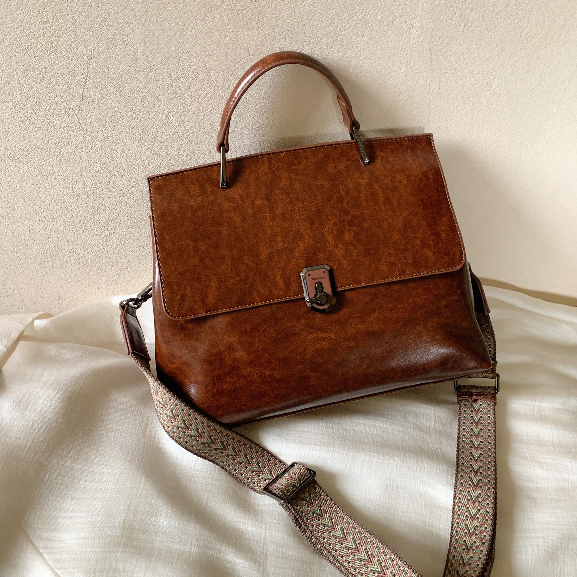 South Wind Chio2nd Maple Tong Handicraft Postbag Woman 2023 Retro Bag Bag with Big Bag Single Shoulder Sabble Bag