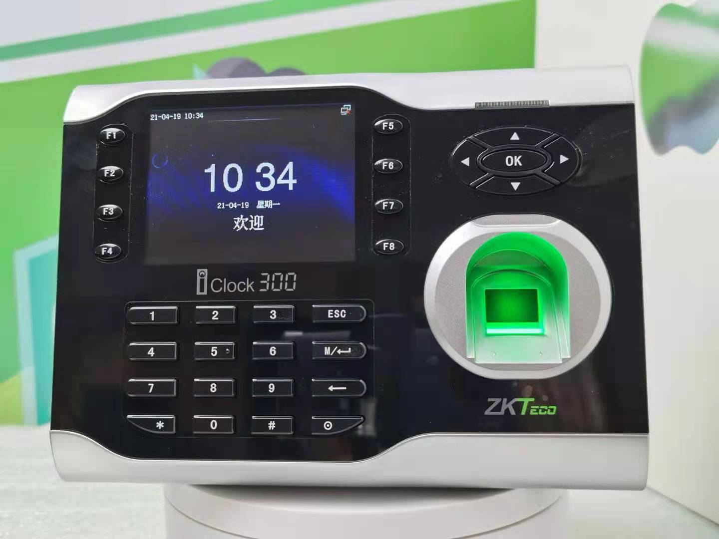 Entropy-based central control iClock300 fingerprint attendance machine with network U disc to download the fixed ID IC card WAN BS 