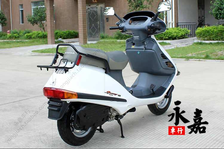 Honda nhập khẩu làm mát bằng nước tuyệt vời cá mập trắng 125cc scooter nhiên liệu của phụ nữ bốn thì xe máy xe phanh chân