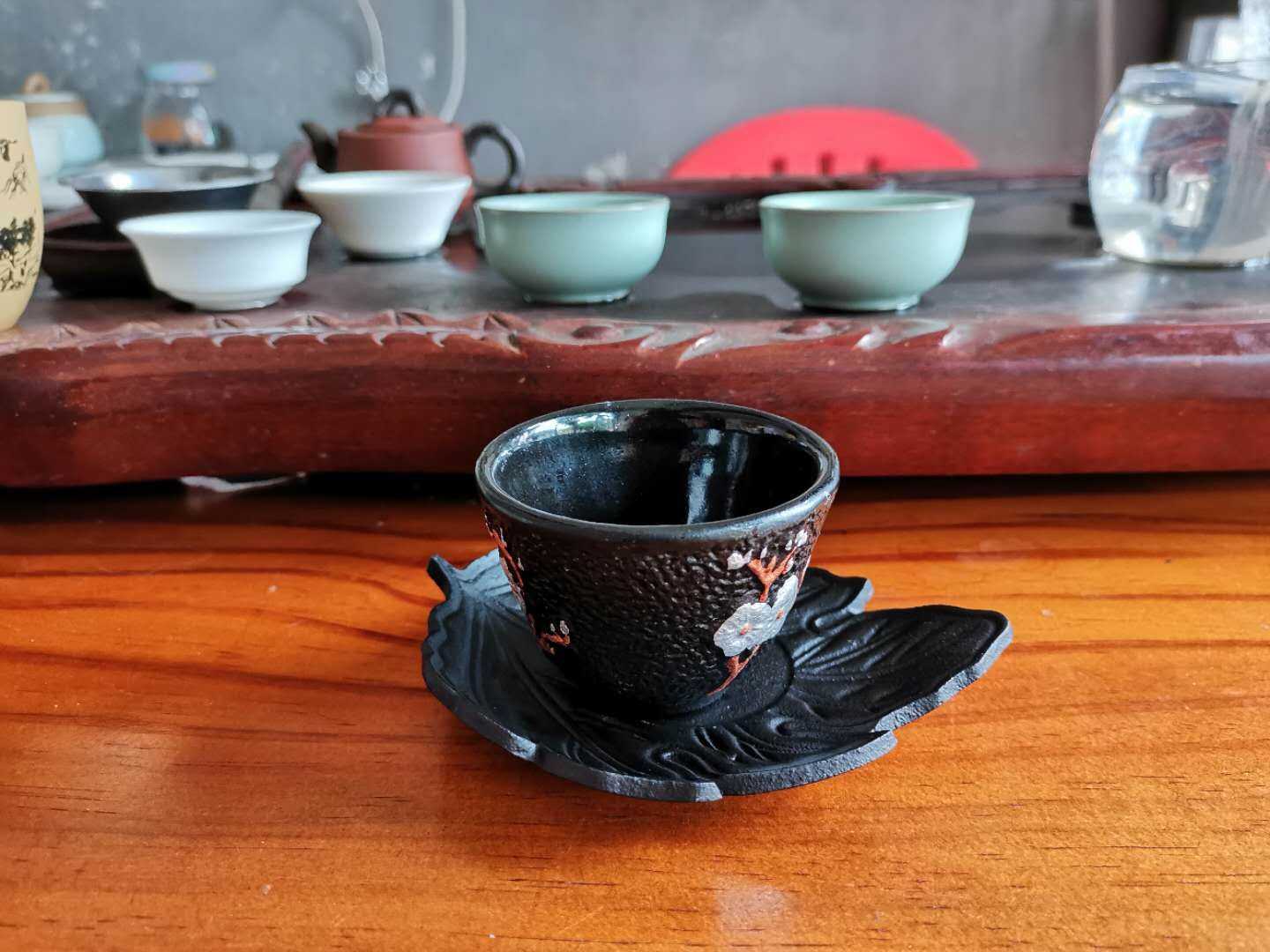 The cup mat doesn't take a cup one by one.